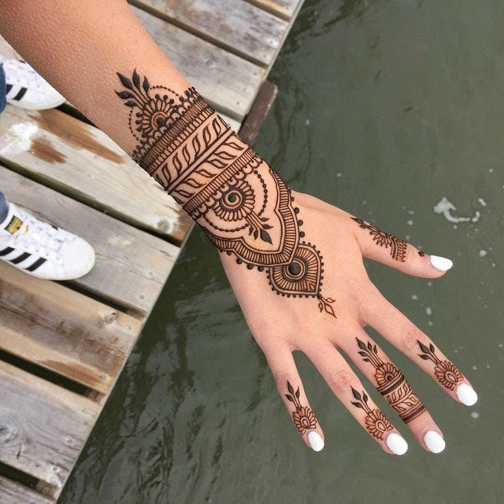 /images/henna-one.jpg